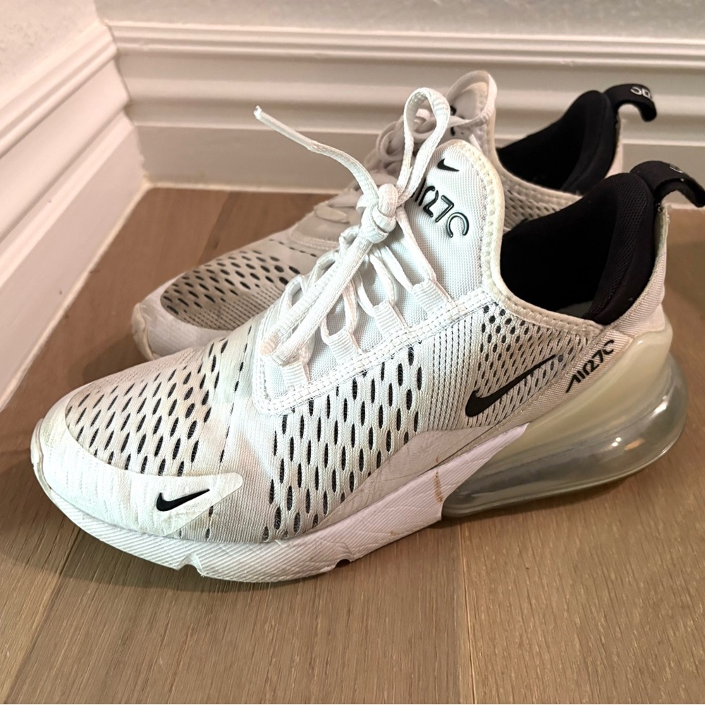 Nike White and Black Air Max 270 Lightweight Sneakers